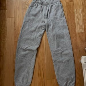 Super comfy grey sweats from Aritzia, TNA boyfriend basic cozy fleece